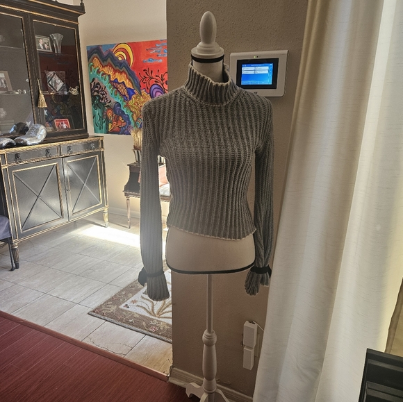 Grey sweater with black ties - Picture 5 of 5